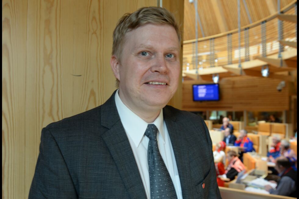 Ronny Wilhelmsen (Ap) er politiker både på Sametinget og Finnmarks fylkesting. Nå starter han på gjerningen i Fjordfiskenemnda.
 Foto: Steinar Solaas