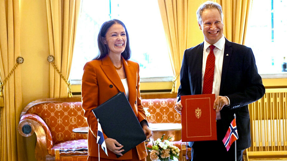 Den finske transportministeren Lulu Ranne og samferdselsminister Jon-Ivar Nygård (Ap).
 Foto: Kristin Bentdal Larsen/SD