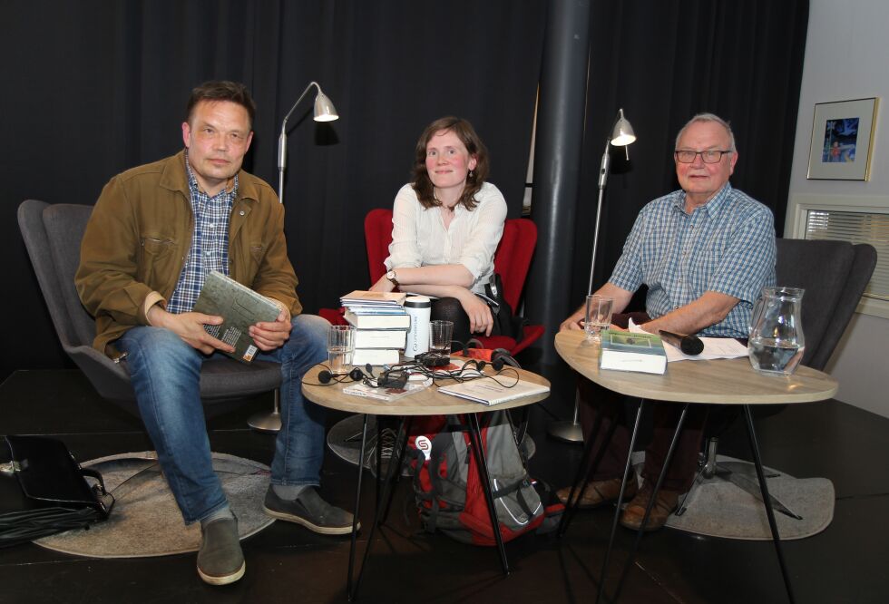 Publikum fikk et svært tett og godt innblikk i livet til den kvænske forfatteren Alf Nilsen-Børsskog da nevøen Geir Johan Nilsen (fra venstre), Merete Eidstø og Trygg Jakola fortalte om børselvværingen. Foto: TORBJØRN ITTELIN
 Foto: Torbjørn Ittelin
