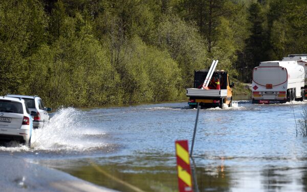 Flommen har stengt E6