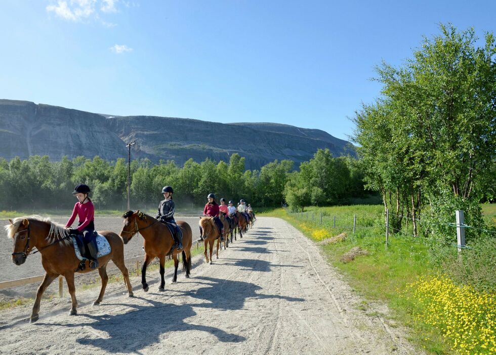 I fem herlige dager har ni jenter fra Finnmark deltatt på rideleir i Lakselv.
 Foto: Roger Albrigtsen