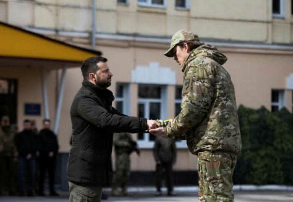 President Volodymyr Zelenskyj har med styrke ledet Ukraina gjennom flere års brutal angrepskrig fra Russland, men ble respektløst mottatt i Det hvite hus i USA.
 Foto: Azov brigade