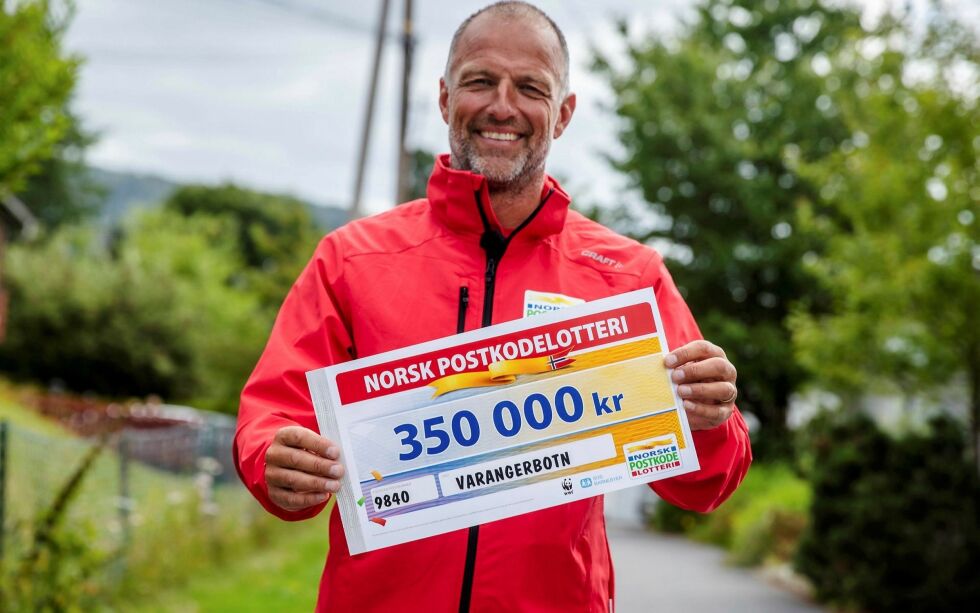 Tom Stiansen er en av frontfigurene i Postkodelotteriet, og før helga kunne han glede flere nessebyværinger med gevinst.
