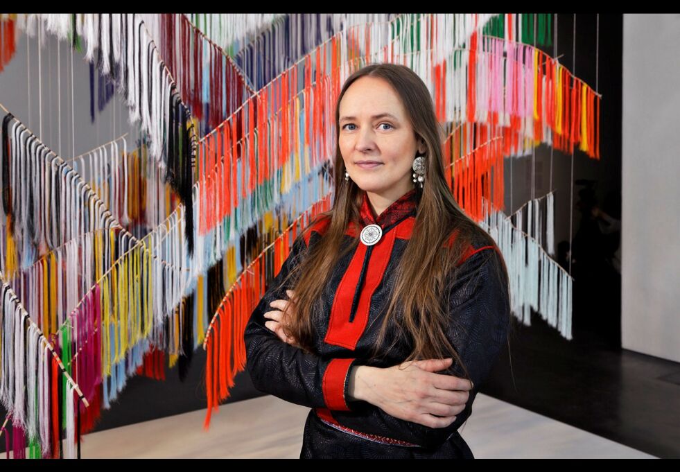 Den samiske billedkunstneren fra Finland, Outi Pieski, har mottatt kulturpris på 35.000 euro. Hun er svært takknemlig over anerkjennelsen. Foto: Pressefoto