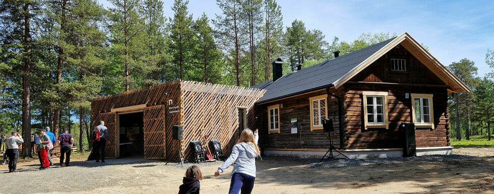 Hovedbygningen til informasjonssenteret Gjøken, den nyoppussede Gjøkvassbu med tilbygg.
 Foto: Hill Haga