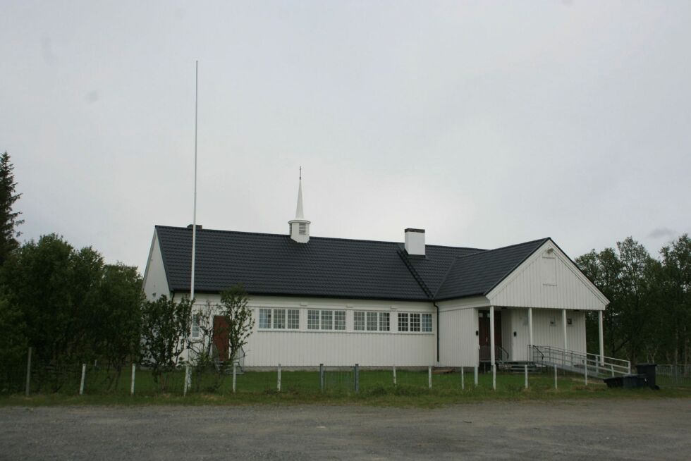 Billefjord kirke sett fra E6. Foto: Anthon Sivertsen
 Foto: Anthon Sivertsen