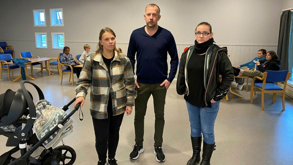 Foreldrene på Hesseng er i sjokk over forslaget fra rådmannen, og vil kjempe hardt for at politikerne vil stoppe forslaget. Fra venstre ser vi Helen Abrahamsen Sund, FAU-leder Yngve Labahå og Cecilie Stokvik Dahl.
Foto: Hallgeir Henriksen