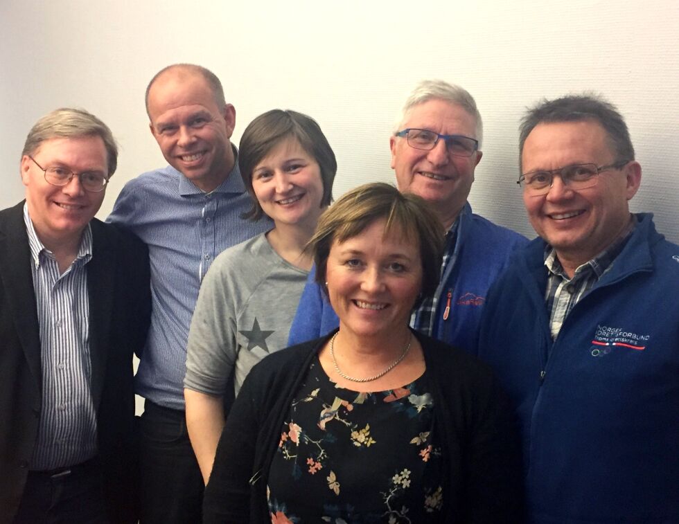 Prosessen med å slå sammen Finnmark idrettskrets og Troms idrettskrets er i gang. Onsdag møttes representanter for styrene i idrettskretsene i Tromsø. Fra venstre: nestleder Troms IK Jonny Ternlind, nestleder Finnmark IK Bjørn Roald Mikkelsen, leder FIK May Bente Eriksen, organisasjonssjef TIK Sylvi Ofstad, organisasjonssjef FIK Trond Østgård, leder TIK Knut Bjørklund.
 Foto: Troms idrettskrets