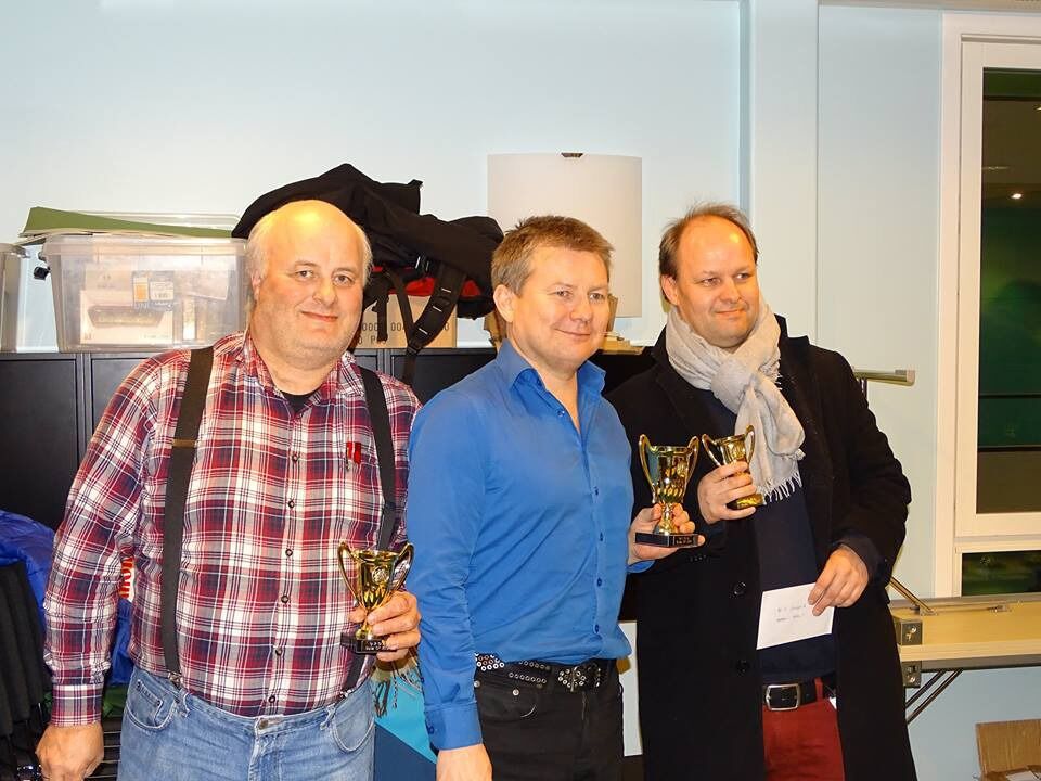 Lars Magne Andreassen (Samisk sjakkforening) i midten vant foran Mikael Rølvåg (Narvik sjakklubb) og Joachim Solberg (Sarpsborg sjakklubb).
 Foto: Bodø sjakklag