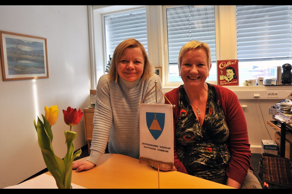 STORE AVSTANDER:
Med arbeidsoppgaver både for Kautokeino kommune fra vestfylket og ut til Vardø kommune i østfylket, er det store avstander å gi tjenester til for Therese Nyborg og Merete Sabbasen Helander.
 Foto: Erik Brenli