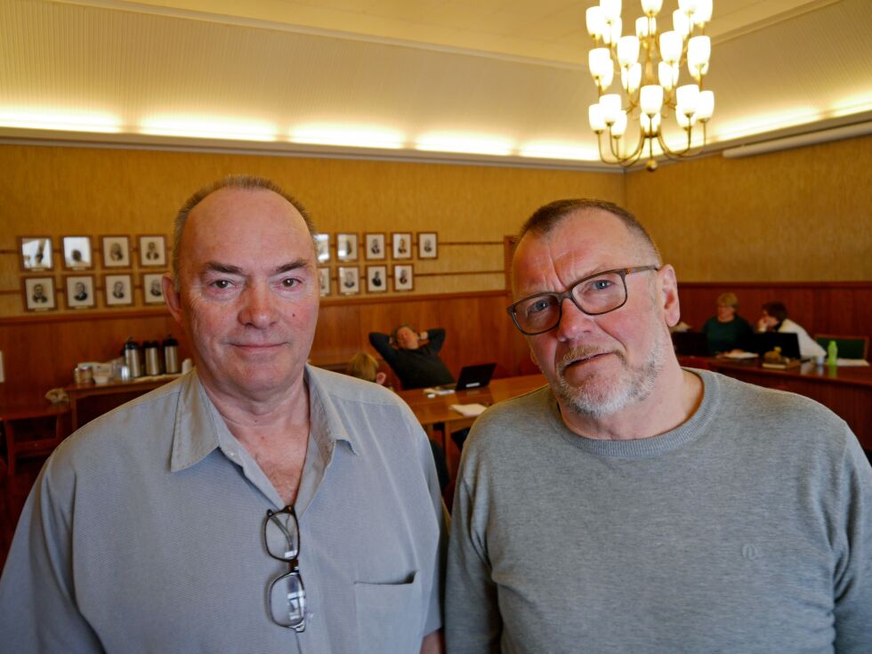 Arve Andersen (til venstre) og Bengt Altmann i prosjektgruppa for ny svømmehall var begge til stede i salen da formannskapet behandlet saken om ny svømmehall.
 Foto: Geir Johansen