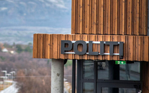 Vold mot to politifolk og en sykepleier ga kvinnen fengselsstraff