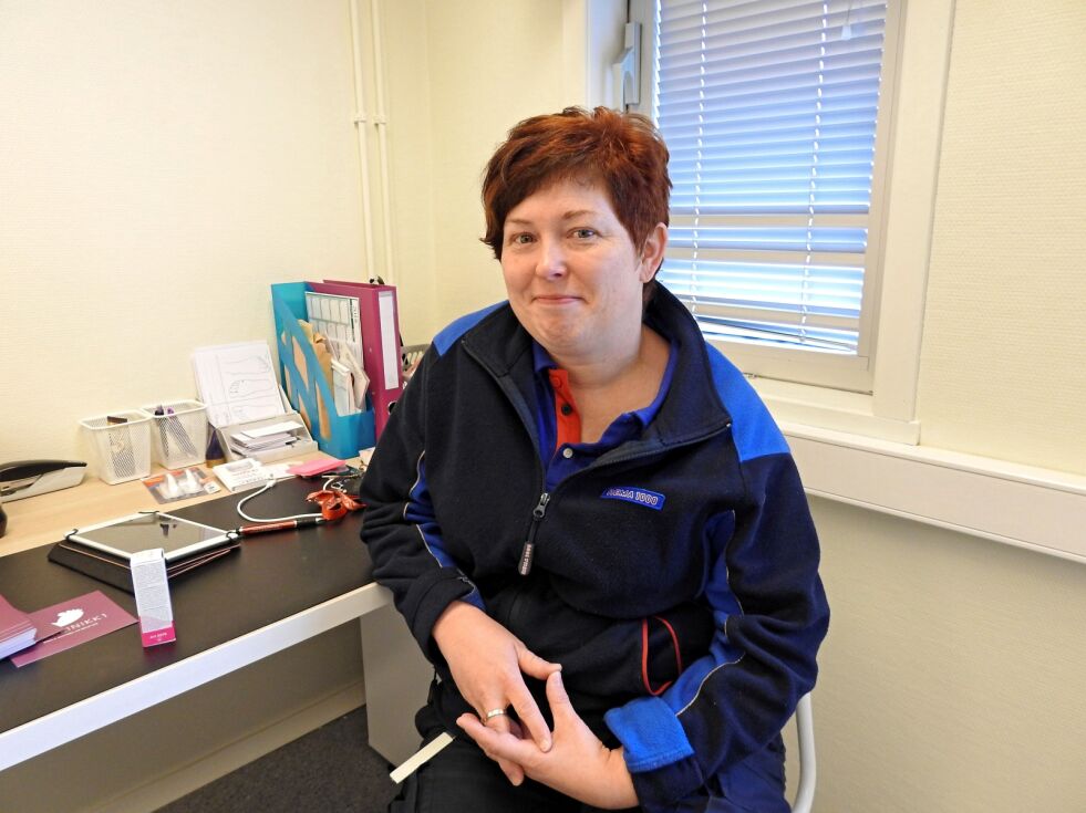 Rakel Slettvoll har startet opp egen fotklinikk i Lakselv. Om et halvt års tid er hun autorisert fotterapeut, og håper på å kunne leve av klinikken på fulltid.
 Foto: Kristin Marie Ericsson