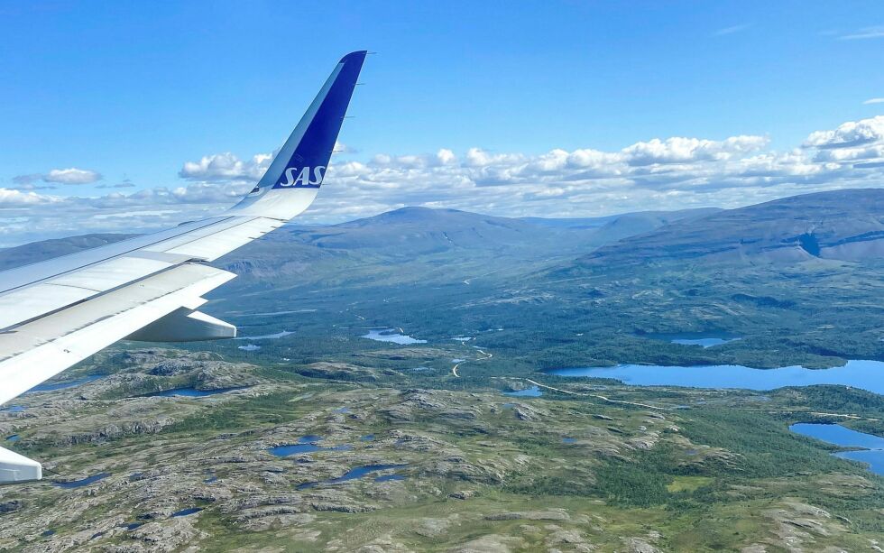 SAS-flyet flyr over vidda på vei mot Lakselv lufthavn, Banak.
 Foto: Lova Vassli Hilanmo