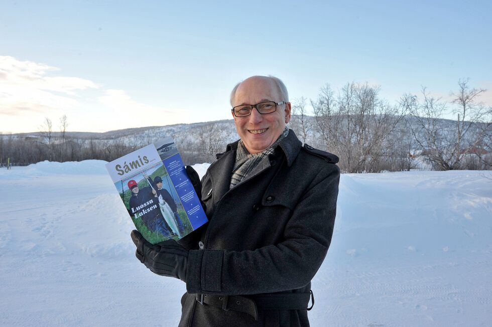 Det nye nummeret av Sámis er spekket med tradisjonell kunnskap om tanalaksen.
 Foto: Erik Brenli