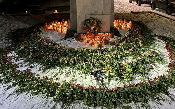 1064 roser lagt ned på frigjøringsmonumentet