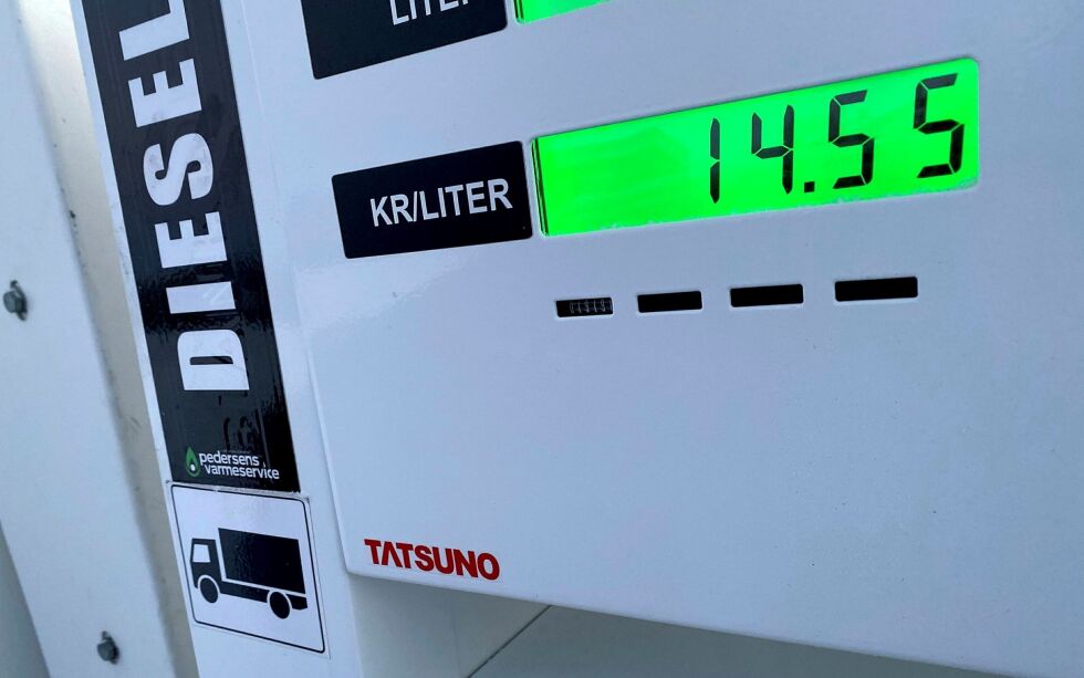 Pedersens varmeservice i Lakselv solgte dieselen for 14,55 kroner per liter i 13.30-tiden tirsdag.
 Foto: Marius Thorsen