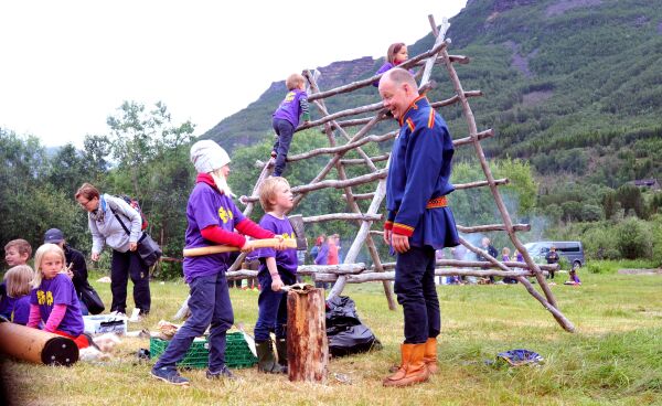 Tørrfisk og masketog på barnefestivalen