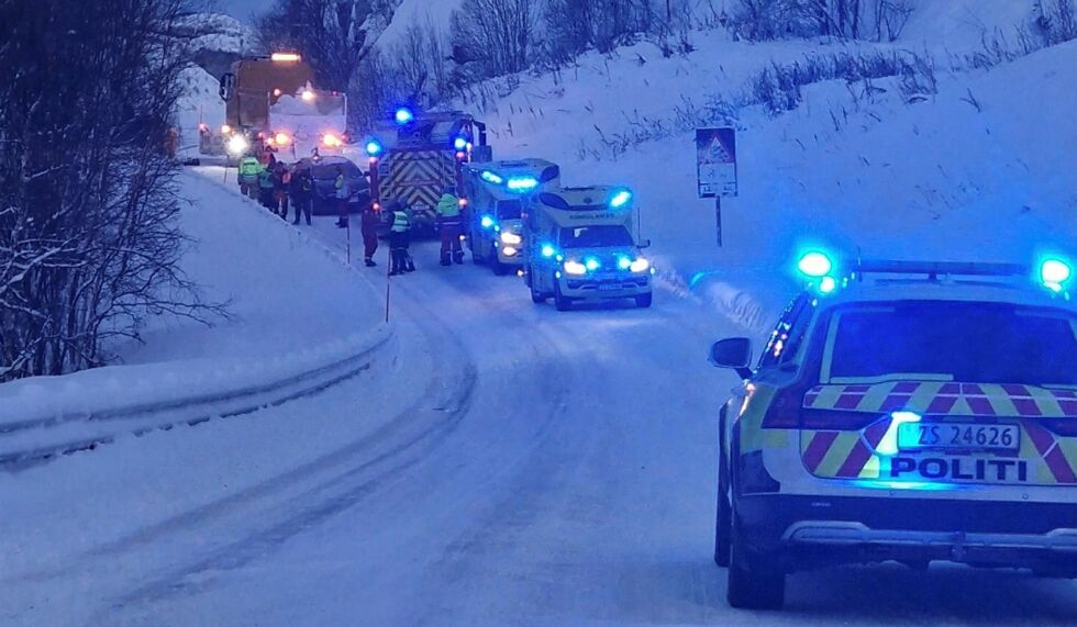 Det skal ikke ha oppstått personskader under ulykken ved Elvenes, like ved Jakobsneskrysset.
 Foto: Chris Thorsen