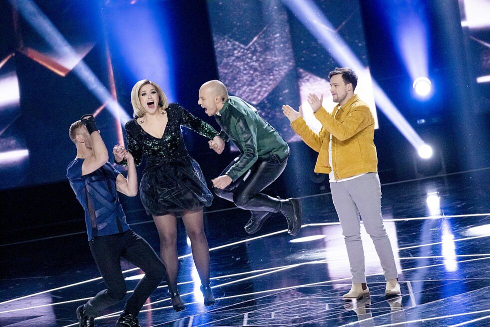 Fred Buljo gjorde et gledeshopp da navnet Keiino ble ropt ut som vinnere av Melodi Grand Prix 2019.
 Foto: Julia Marie Naglestad/NRK