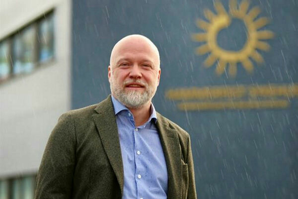 Per trer av, Vivi overtar