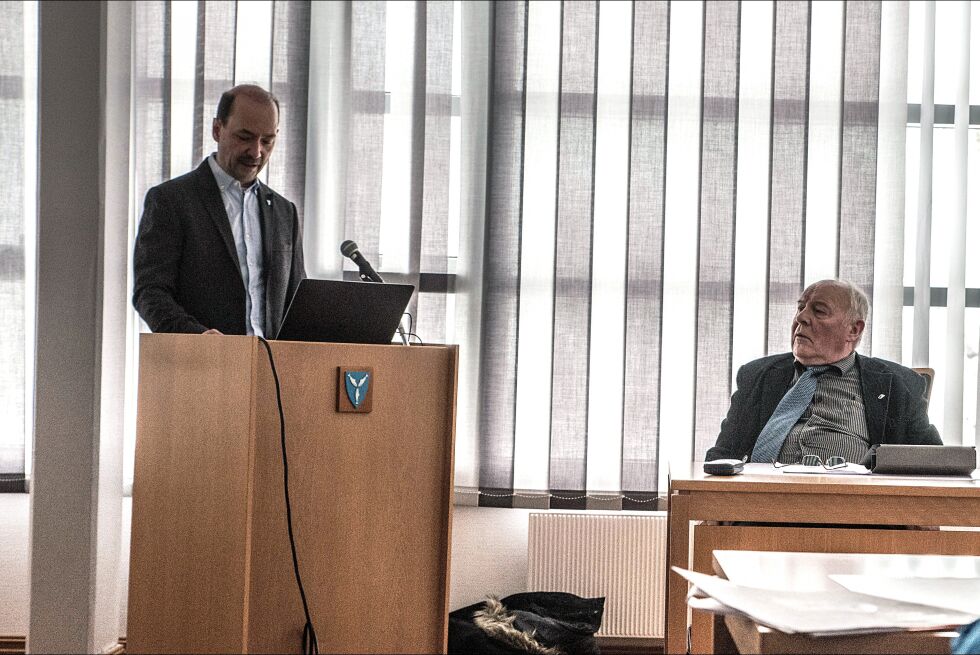 Da intensjonsavtalen om kommunesammenslåing ble behandlet, virket selv rådmann Gunnar Lillebo til tider usikker på hva de folkevalgte egentlig ville frem til.
 Foto: Bjørn Egil Jakobsen