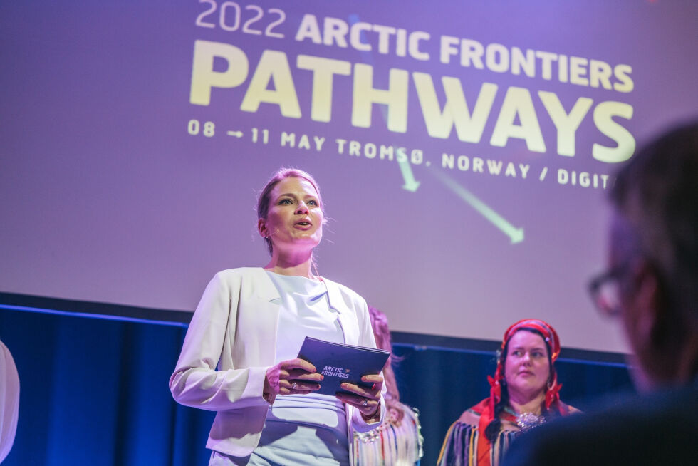 Arctic frontiers klar til "Moving north". Her ser vi Executive Director Anu Fredrikson og sametingspresident (President of the Sami Parliament) Silje Karine Muotka på fjorårets event som hadde tittel "Pathways". Året før det handlet konferansen om "Building brigdes".
 Foto: Arctic frontiers