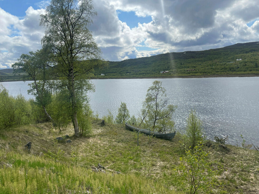 Elvebåt ved Tanaelva.
 Foto: Birgitte Wisur Olsen
