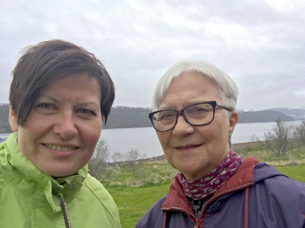 Helga Pedersen har sagt ja til å være Tana Arbeiderparti sin ordførerkandidat i kommunevalget 2019. Her sammen men leder av nominasjonskomiteen, Ingrid Smuk Rolstad.
 Foto: Privat