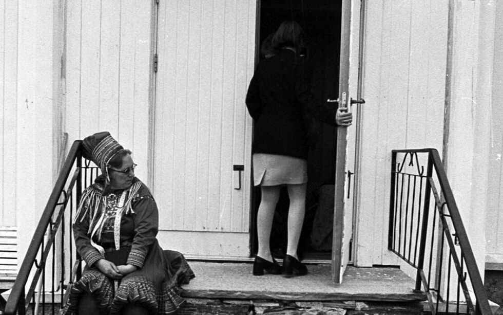 Bil­det er fra Sop­nes kapell i Langfjord i Alta og er tatt på 1990-tall­et.
 Foto: Ole Magne Rapp