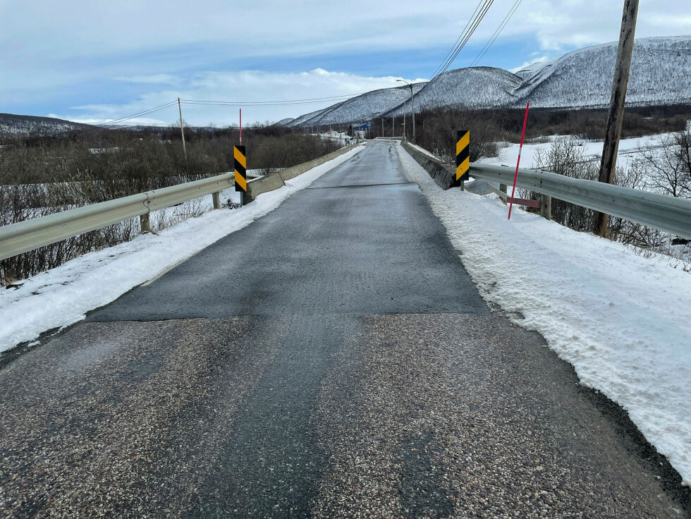 Hovedutvalget i Tana sier at de gjerne bidrar dersom veimyndighetene vil komme på befaring. Her ulykkespunktet Basávzi bru i Austertana.
 Foto: Birgitte Wisur Olsen