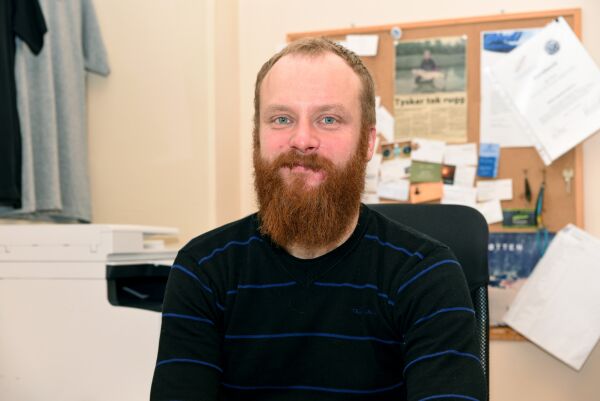Inviterer ungdom med på laksecamp