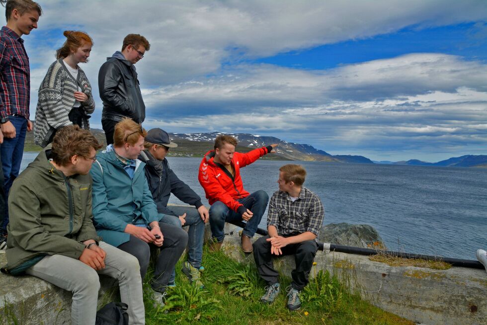 Aksjonister fra Natur og Ungdom planlegger å legge sommeren til Repparfjord i år. Her har noen av medlemmene samlet seg i forbindelse med et tidligere arrangement mot gruvedumping i fjorden. Arkivfoto: Natur og Ungdom
 Foto: Natur og ungdom