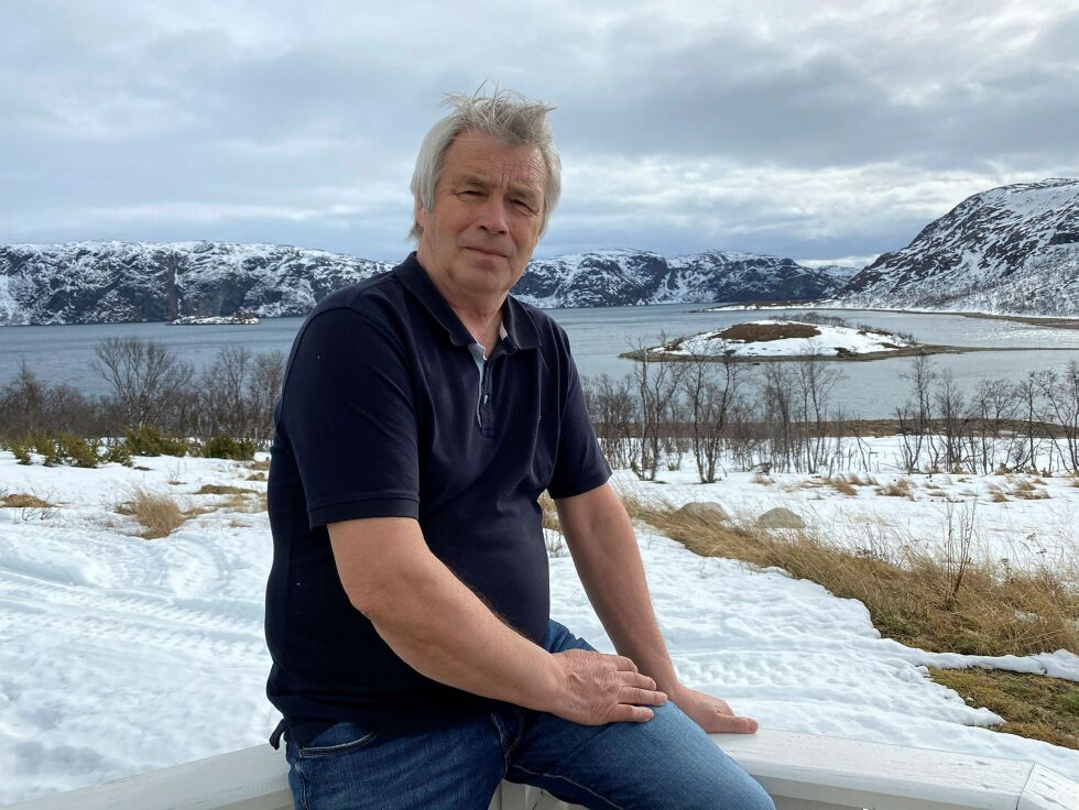 Øyvind Buljo trives godt i naturskjønne omgivelser og ser frem til vår og sommer, der det blir en del fisking på sjøen.
 Foto: Hallgeir Henriksen