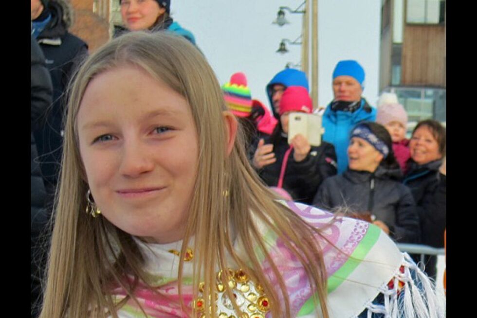 Sara Helene Arnesen Sara fra Alta, innledet Påskefestivalen i Kautokeino i år. Hun var nemlig eneste konfirmant i Máze kirke palmesøndag.
 Foto: Rita Heitmann