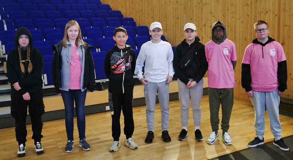 De er klare til å gjøre frivillig innsats for å få arrangert Nordkapp barne- og ungdomsfilmfestival (BUFF). Fra venstre Karoline Schelvan, Leah Olsen Sjursen, Samuel Bentsen, Lucas Olsen, Harald Leiknes Hansen, Muhammed Amed og Storm Hansen-Salamonsen.
 Foto: Geir Johansen