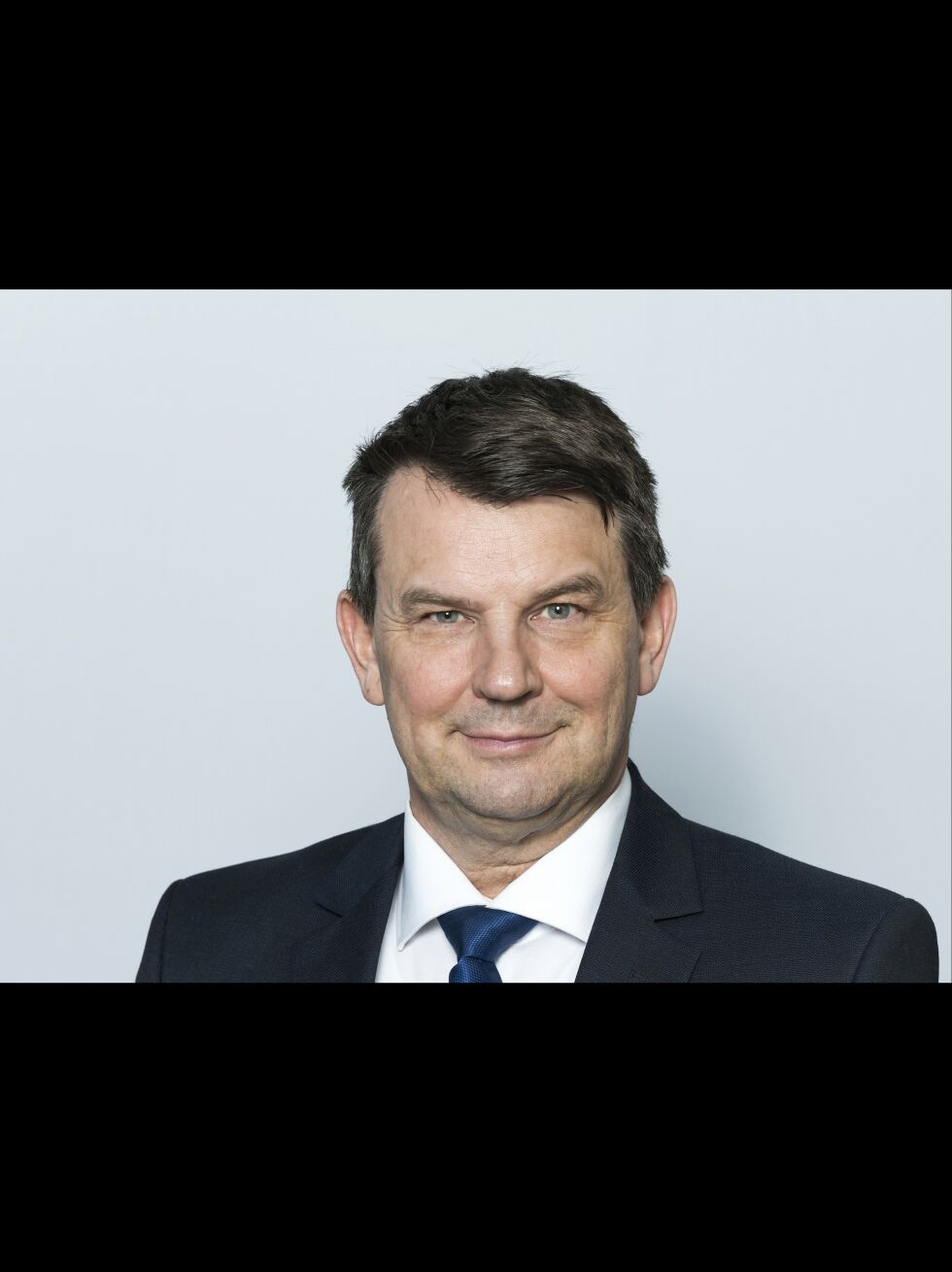 Utgangspunktet i det norske personopplysningsregelverket er at registrering av opplysninger om etnisk opprinnelse er forbudt, uttaler Justis- og beredskapsdepartementet generelt i saken om at Sametinget vil utrede muligheten for et samisk register. Men justisminister Tor Mikkel Wara, som sjøl har kvænsk/samisk bakgrunn, svarer ikke på om han har betenkeligheter med å markere etnisitet dersom loven blir endret.
Foto: Olav Heggø /Justis- og beredskapsdepartementet