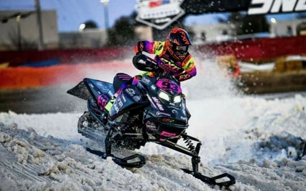 Ma­le­ne Tros­ten An­der­sen tok en his­to­risk sam­men­lagt­sei­er i Amsoil-se­ri­en i USA, der ver­dens al­ler beste skutercrosskjørere kon­kur­re­rer. 
FOTO: TEAM MALLIS