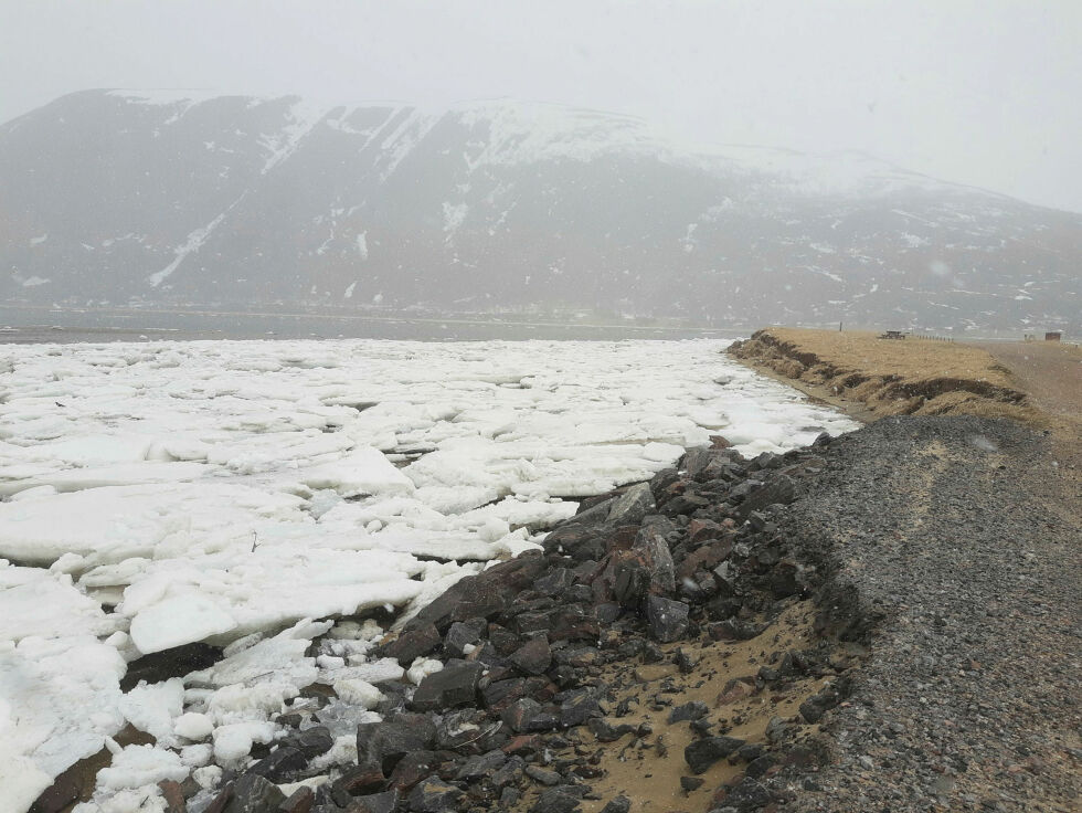 På bildet fra mai i fjor er det tydelig at store krefter er i sving når fjord- og elveisen kommer.
 Foto: Øystein Hauge