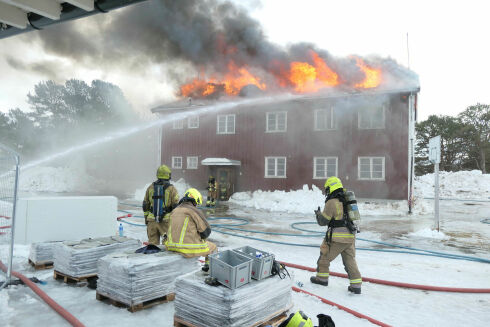 Brannvesenet brant ned skolebygg