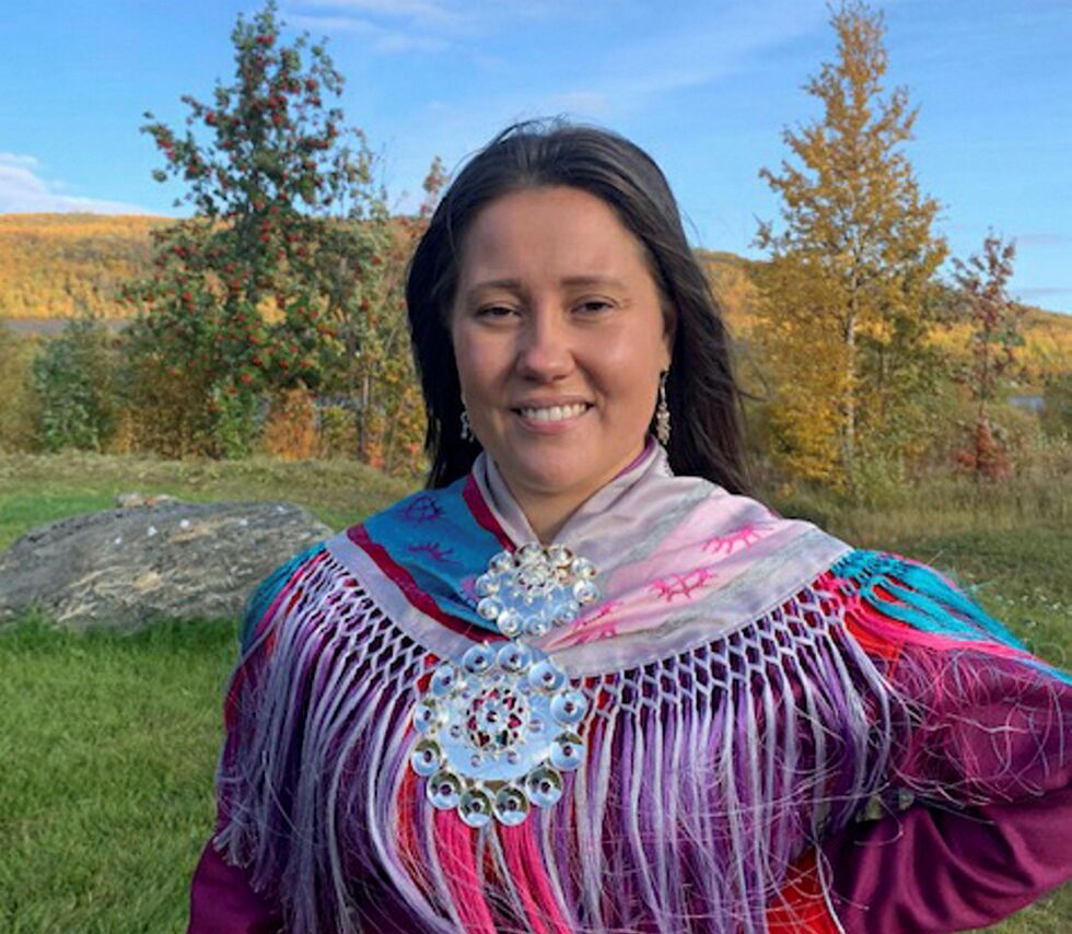 Katrine Erke, som er styreleder i Samisk legeforening, er ikke fornøyd med svar fra helseministeren, og ber om møte med Ingvild Kjerkol for å diskutere dagens organisering av Sámi klinihkka der også de psykososiale arbeidsforhold ved klinikken kan bli et tema.
 Foto: Privat