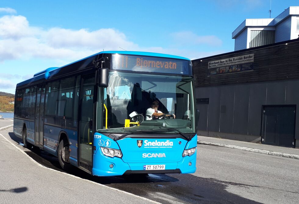 – Kirkenes har i dag «en og en halv busslomme» som byterminal, og dette er på langt nær nok, sier samferdselssjef Per Bjørn Holm-Varsi om terminalforholdene i Kirkenes.
 Foto: Fylkeskommunen