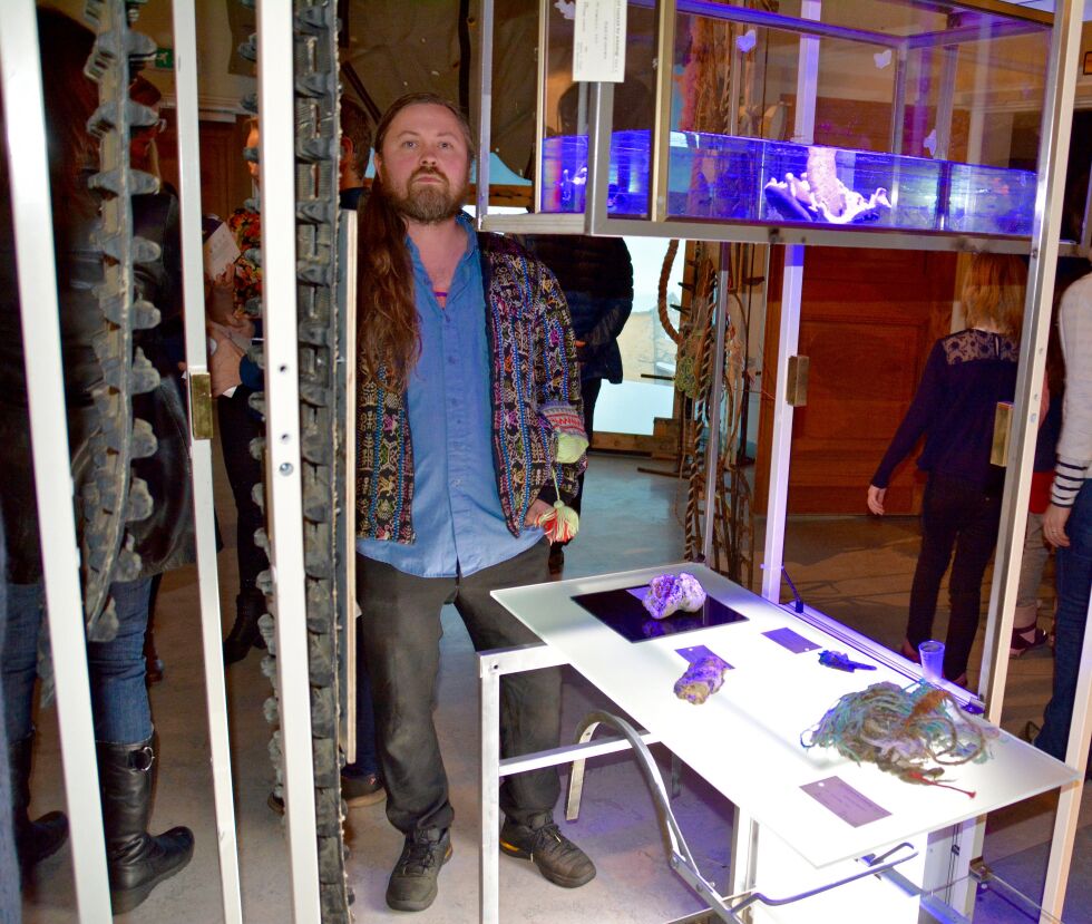 Utstillingen «arv» er basert på forskningsprosjektet «Unruly Heritage», ledet av arkeologene Bjørnar Olsen og Þóra Pétursdóttir. Kunstner Joar Nango har designet utstillingen.
 Foto: Elin Margrethe Wersland