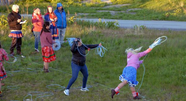 Lassokasting i midnattsol