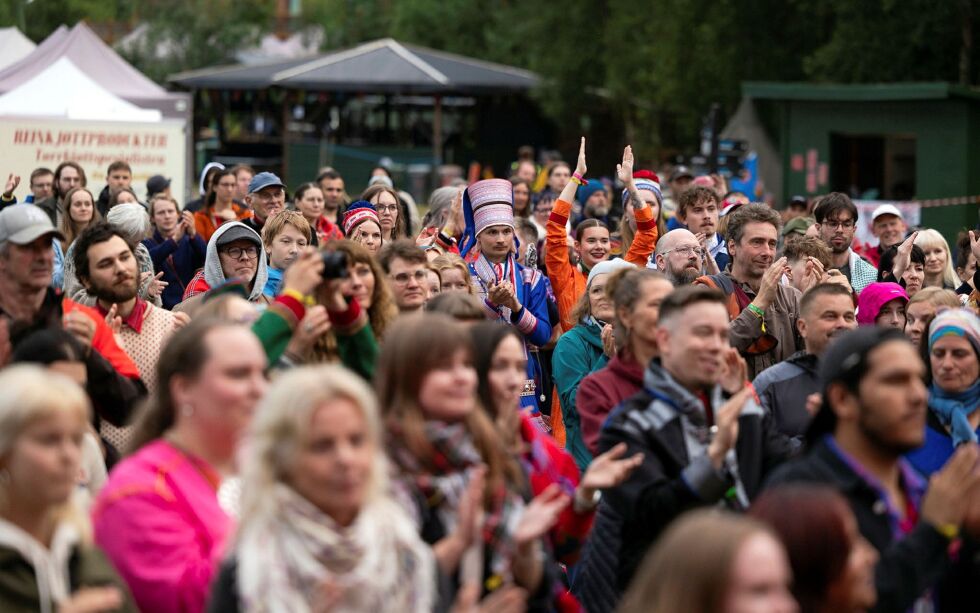 Festivalen, som arrangeres årlig i den sjøsamiske bygda Olmmáivággi, fortsetter sin tradisjon med å løfte frem urfolk fra hele verden.
 Foto: Pressefoto