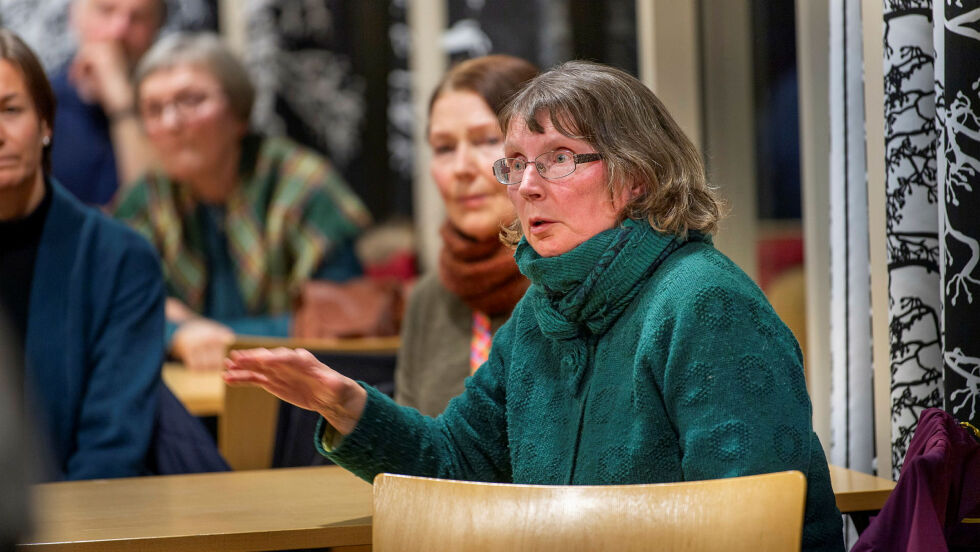 Marit Olli Siiri, fun­ger­en­de le­der i den sam­iske kulturfor­en­in­gen i Sør-Var­ang­er Min árbe, spurte hvor­for sam­iske barn i bare noen kom­mu­ner får under­vis­ning på sam­isk, og ikke i andre sam­iske områ­der.
 Foto: Cecilie Bergan Stuedal