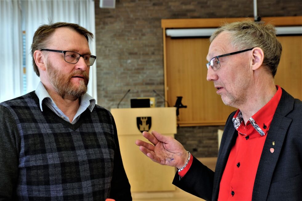 IKKE RETTSSAK: 
Både APs Ulf T. Ballo (til venstre) og Geir Ove Bakken vil støtte seg til fylkesrådmannens holdning, nemlig nei til rettssak mot staten.
 Foto: Bjørn Hildonen