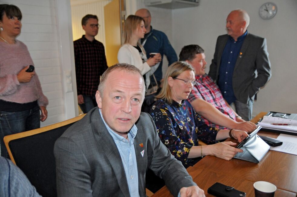 Eirik Nilsen har meldt seg inn i SV. Til høyre for ham ser vi de to uavhengige representantene, Nina Gudrun Nilsen og Frank Emil Trasti, som også er utbrytere fra Ap.
 Foto: Hallgeir Henriksen