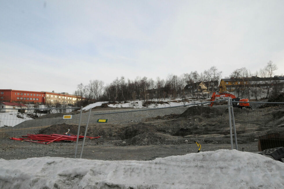 Den nye barnehagen i Sol­heims­lia i Kir­ke­nes skulle stått ferdig i høst. Nå blir den vel ett år for­sin­ka. Foto: Hall­geir Hen­rik­sen
 Foto: Hallgeir Henriksen