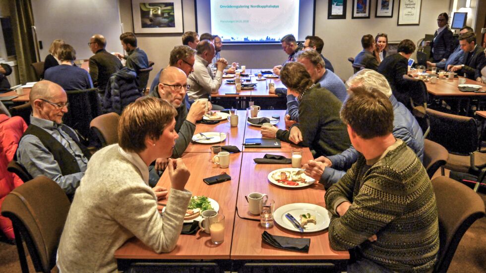Det ble ivrig diskusjon om fremtiden til Nordkapp-turismen under frokostmøtet som OmKapp avviklet tirsdag.
 Foto: Geir Johansen
